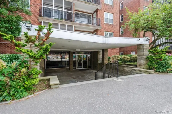99 Randall AVE #1F, Freeport, NY 11520