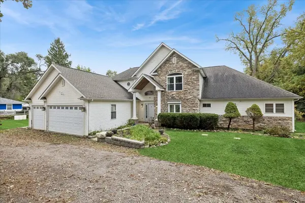 2119 Hillside TER, Cary, IL 60013