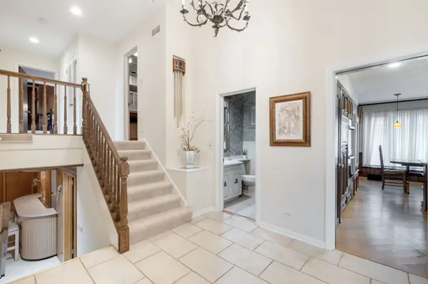 4401 W Lunt AVE, Lincolnwood, IL 60712