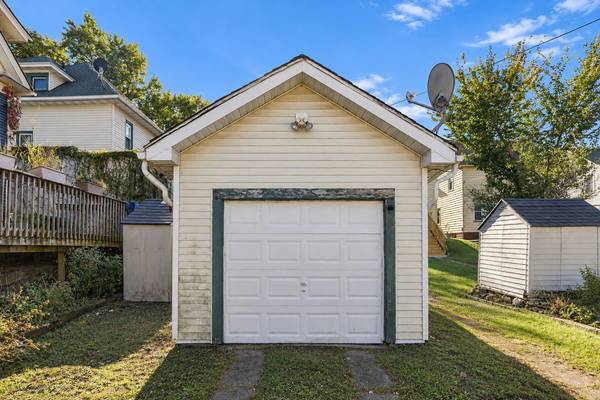 1003 Iowa AVE, Muscatine, IA 52761