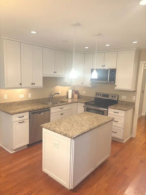 1221 W Bauer RD, Naperville, IL 60563