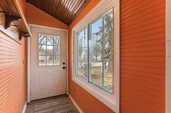 724 8th AVE NW, Faribault, MN 55021
