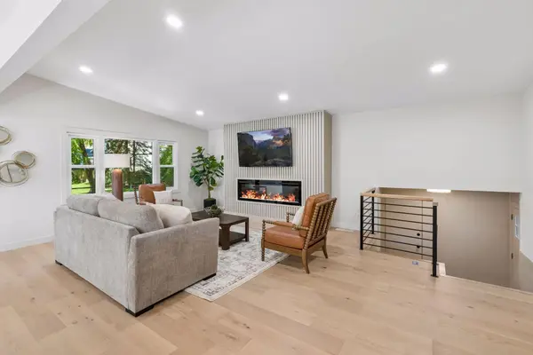 5516 Warden AVE, Edina, MN 55436