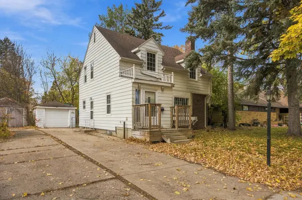 411 13th ST S, Moorhead, MN 56560
