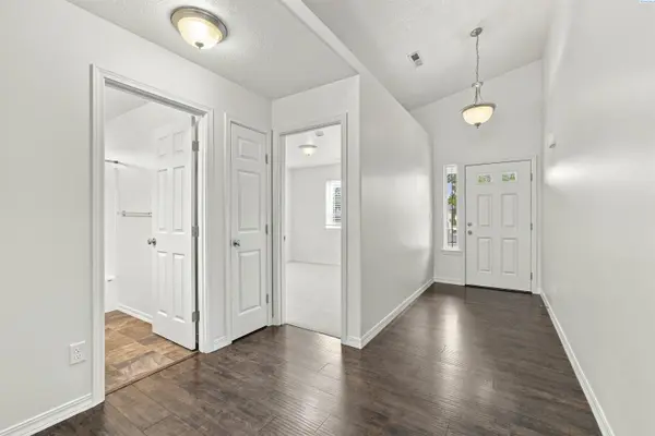 405 Sanlyn Ct, Benton City, WA 99320