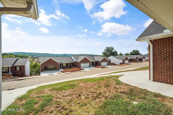 1032 Patriots Landing, Dandridge, TN 37725