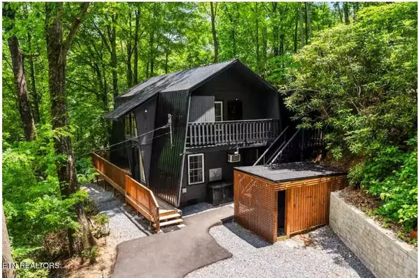1424 Zurich Rd, Gatlinburg, TN 37738