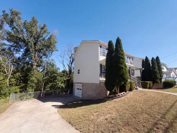 954 Hedge Apple Dr, Clarksville, TN 37040
