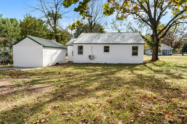 507 E Highland ST, Aurora, MO 65605