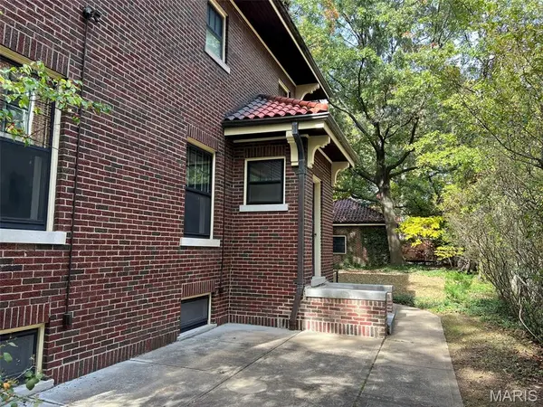 6965 Pershing AVE, University City, MO 63130