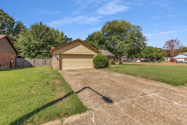 2391 BARBARO DR, Bartlett, TN 38134