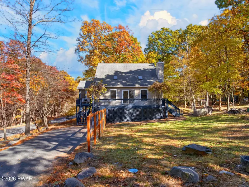 129 Sandstone DR, Dingmans Ferry, PA 18328