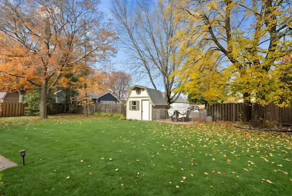 555 S Oak DR, Vadnais Heights, MN 55127