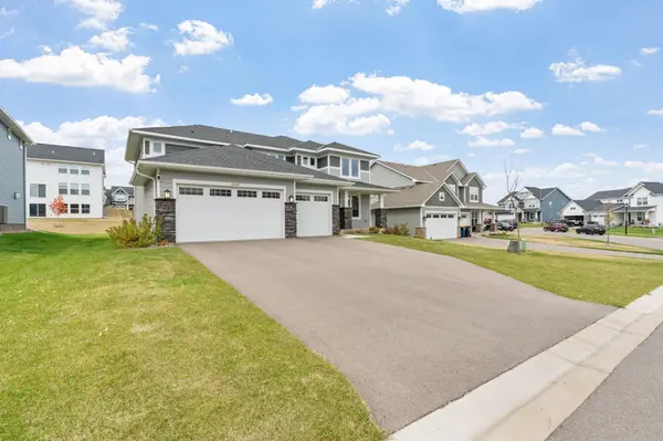 18167 Hounds DR, Lakeville, MN 55044
