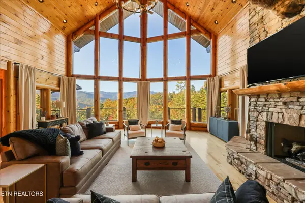 611 Pinnacle Vista Rd, Gatlinburg, TN 37738