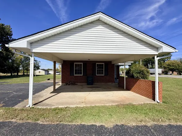 815 S Broadway St, Portland, TN 37148