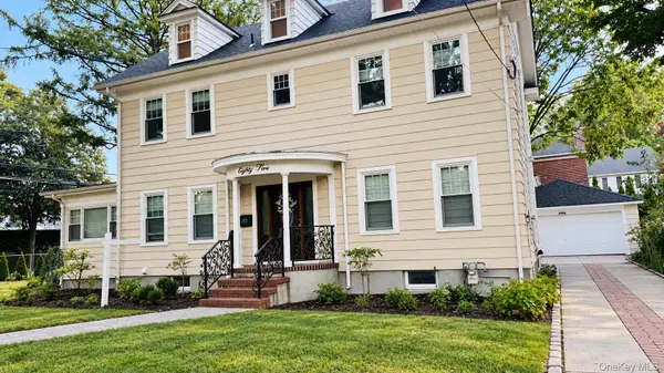 85 Violet AVE, Floral Park, NY 11001