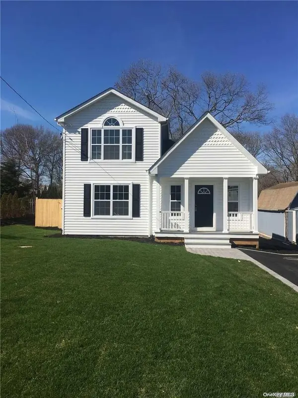 25 Osage ST, Selden, NY 11784