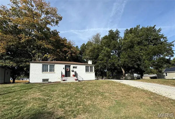 1015 Kaskaskia ST, Nashville, IL 62263