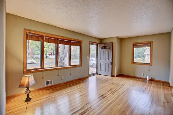 2564 Sherwood RD, New Brighton, MN 55112