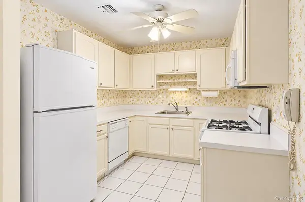 1149 Savoy DR, Melville, NY 11747