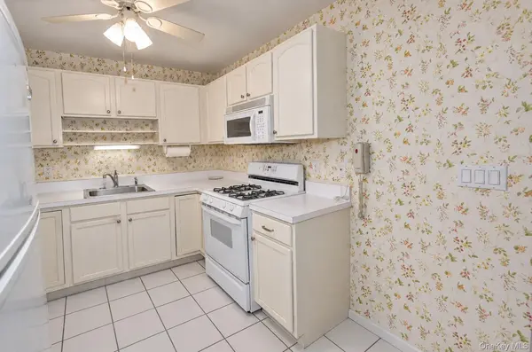 1149 Savoy DR, Melville, NY 11747
