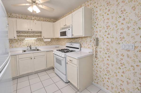 1149 Savoy DR, Melville, NY 11747