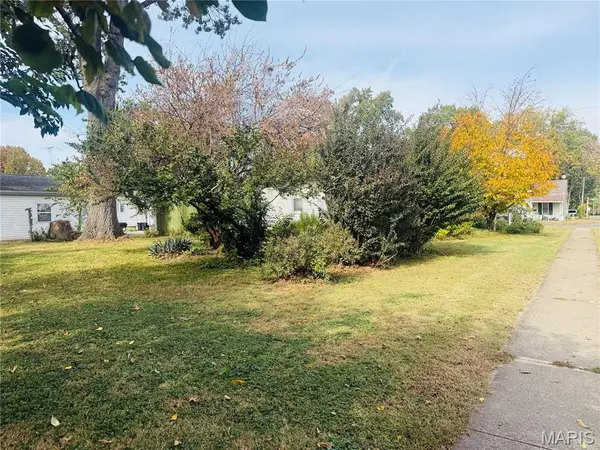 482 E Walnut ST, Nashville, IL 62263