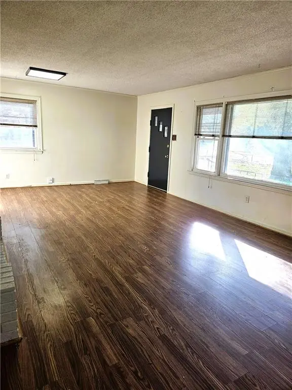 1725 James Downey RD, Independence, MO 64057