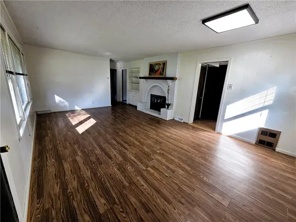 1725 James Downey RD, Independence, MO 64057