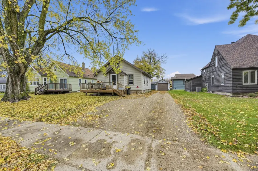 912 13th ST, Windom, MN 56101