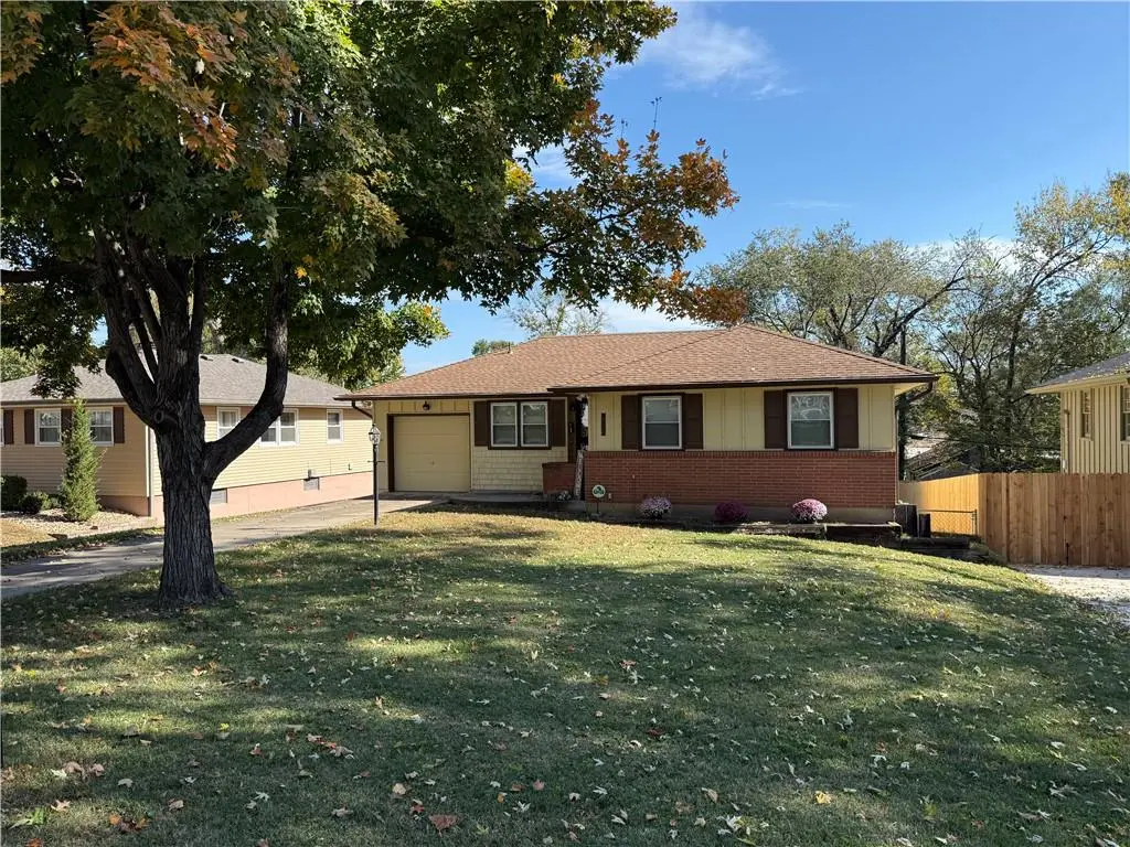8207 Kenwood AVE, Kansas City, MO 64131