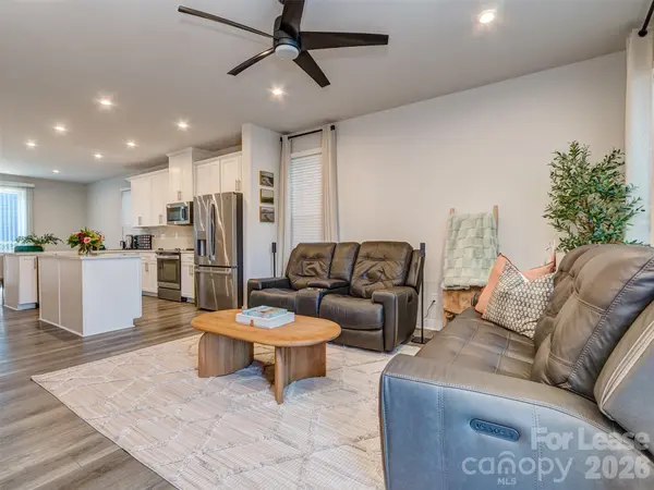 1033 Simcoe LN, Charlotte, NC 28217