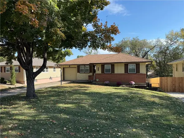 8207 Kenwood AVE, Kansas City, MO 64131