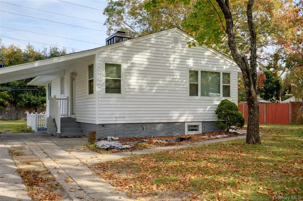 98 Eastwood BLVD, Centereach, NY 11720