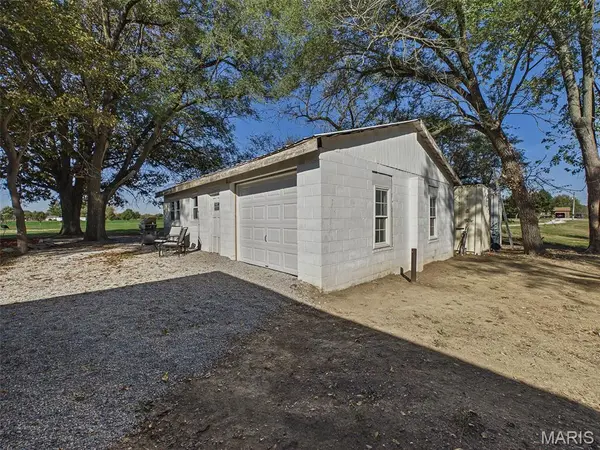 4740 Brighton Bunker Hill RD, Brighton, IL 62012