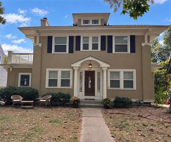 203 W Dartmouth RD, Kansas City, MO 64113
