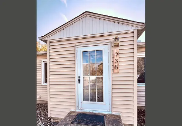938 County Road C2 W, Roseville, MN 55113