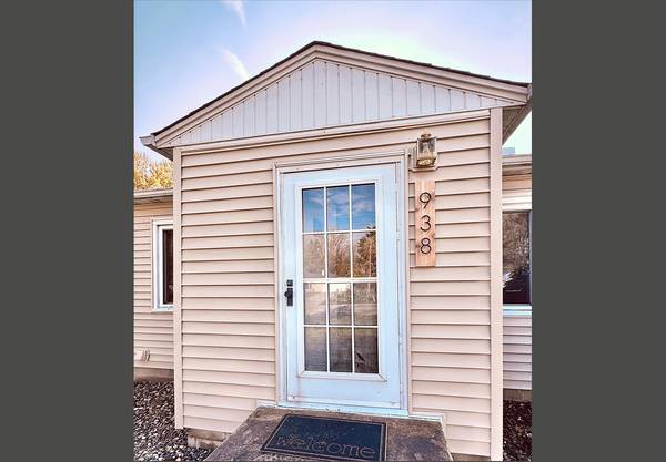938 County Road C2 W, Roseville, MN 55113