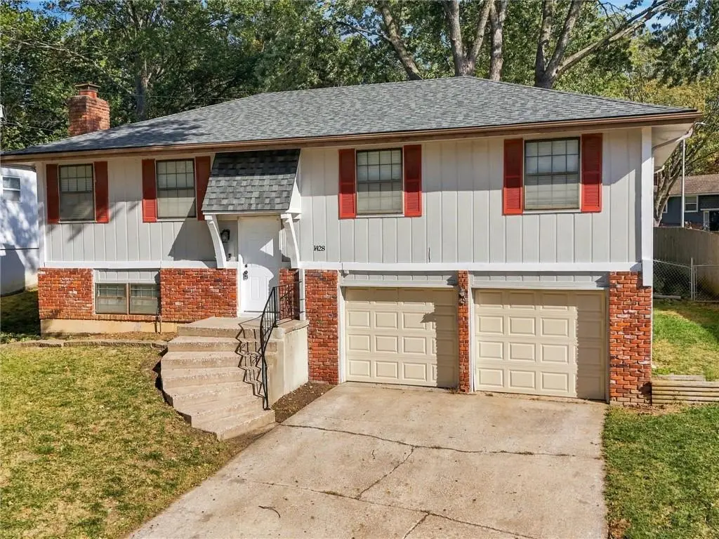 1428 S APACHE LN, Olathe, KS 66062