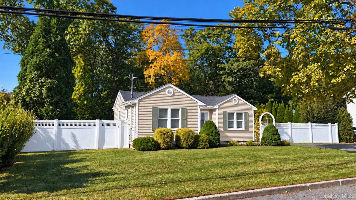 246 Jackson AVE, Saint James, NY 11780