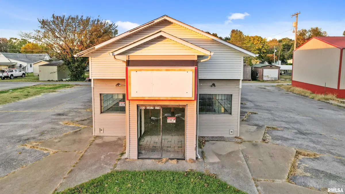 1013 E 5TH ST, Metropolis, IL 62960