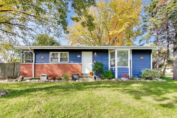 2615 Forest Glen Pkwy, Woodridge, IL 60517