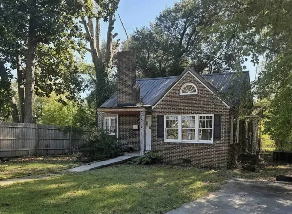 105 Powe ST, Camden, SC 29520