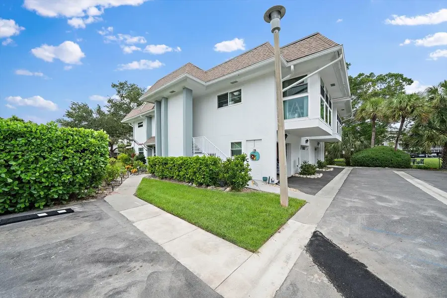 575 SUTTON PL, Longboat Key, FL 34228