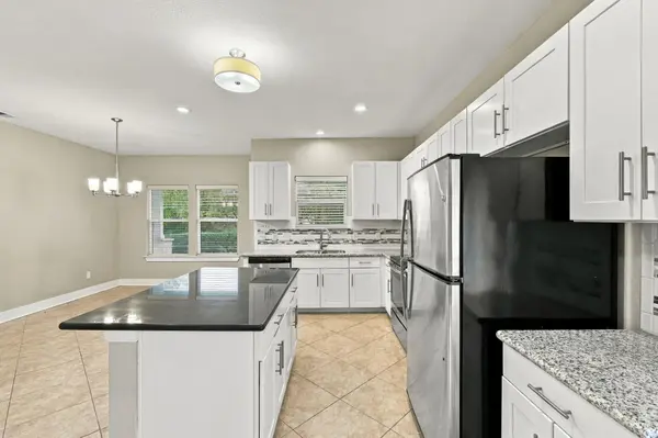 607 Pecan Ave #4, Round Rock, TX 78664