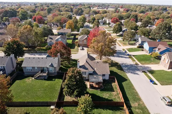 601 SE Sumpter DR, Lee's Summit, MO 64063