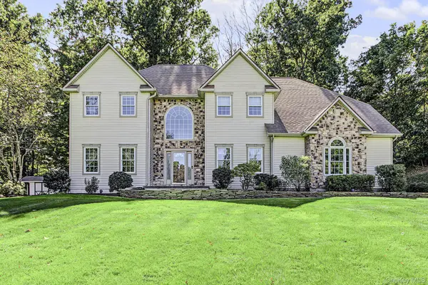 45 Traci LN, Hopewell Junction, NY 12533