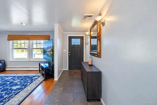 13 Delaware RD, West Babylon, NY 11704