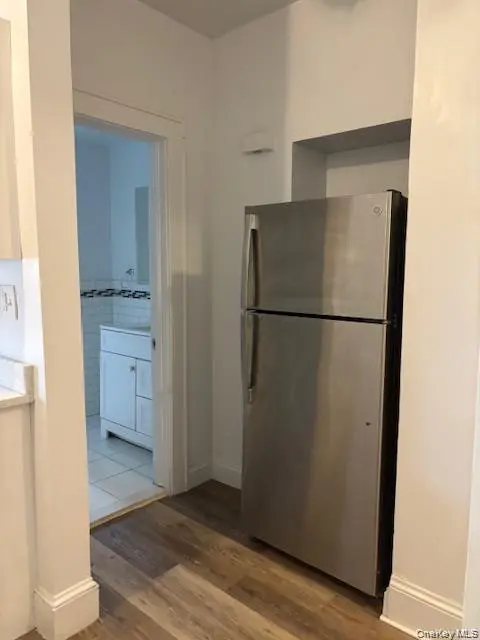 28 W Neck RD #2D, Huntington, NY 11743